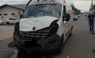 Acidente com ambulância e moto é registrado em Forquilhinha