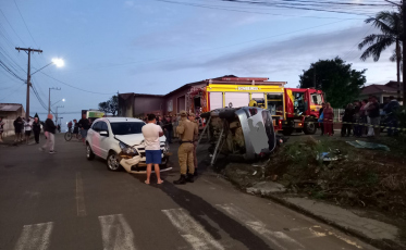Duas pessoas ficam feridas após colisão entre veículos em Içara