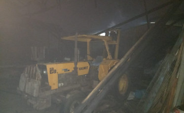 Depósito de móveis pega fogo em Criciúma