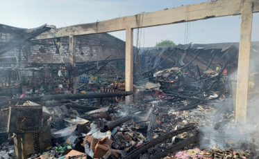 Incêndio destrói depósito de bebidas em Sombrio