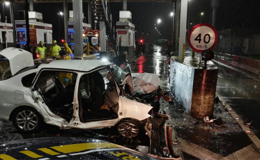 Colisão violenta em pedágio mata duas mulheres e deixa um em estado grave em São João do Sul