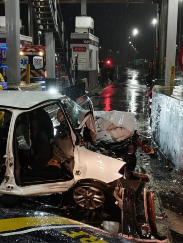 Colisão violenta em pedágio mata duas mulheres e deixa um em estado grave em São João do Sul