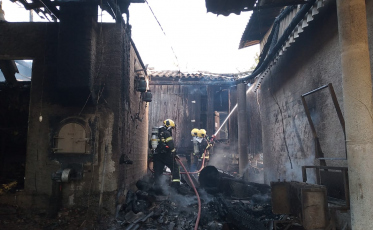 Galpão e estufa de fumo são atingidas por incêndio em Criciúma
