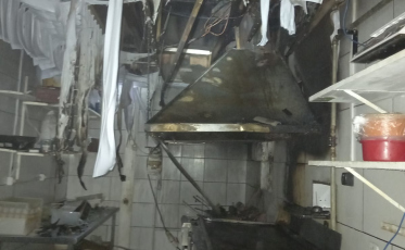 Bombeiros combatem incêndio em estabelecimento comercial em Sombrio