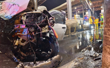 Adolescente dirigia carro que bateu em pedágio e matou duas mulheres na BR-101 em SC