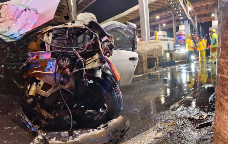 Adolescente dirigia carro que bateu em pedágio e matou duas mulheres em São João do Sul