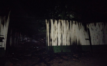 Orleans: Bombeiros combatem incêndio em aviário