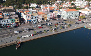 Com mais de 40 quilômetros de praias, Laguna é cercada por história e belezas naturais 