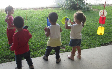 Materiais recicláveis viram brinquedos em CEI da Afasc