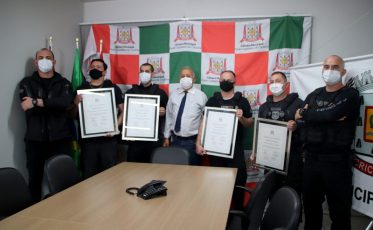 Legislativo entrega Moção de Aplauso aos policiais penais que atuaram em rebelião na Penitenciária Sul