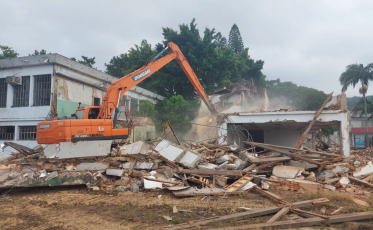 Prédio da antiga CSN é demolido em Criciúma (VÍDEOS)