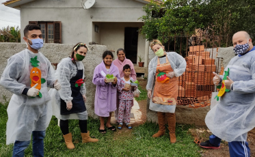 CRAS entrega hortaliças e frutas no Renascer