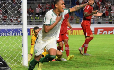 Criciúma a dois pontos do lanterna