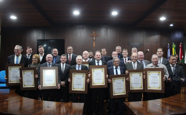 Homenagens prestadas na Câmara em Nova Veneza