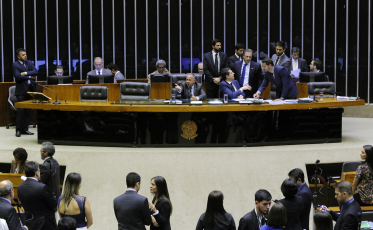 Crime de feminicídio terá pena maior se medida protetiva for descumprida