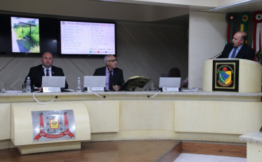 Por conta do coronavírus, Câmara fica com quatro vereadores a menos