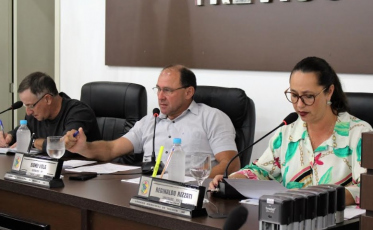 Vereadores convocam prefeito em Treviso
