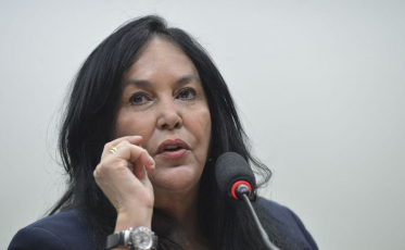 Em pauta, a PEC de reeleição dos presidentes da Câmara e do Senado