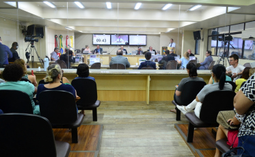 Câmara volta do recesso na segunda-feira
