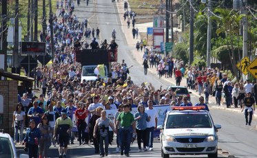 Caminhada Vocacional leva fiéis até o Santuário de Caravaggio