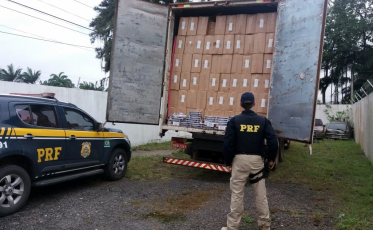 Tentou fugir mas foi preso com cigarros contrabandeados