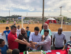 Prefeitura inaugura campo de futebol no Renascer