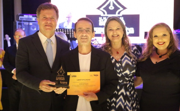 Professores de Içara recebem o Troféu Caneta de Ouro