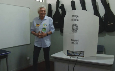 Caiado vota em Goiás