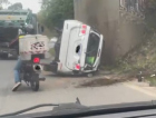 [Vídeo] Acidente com capotamento deixa trânsito lento na região do Sangão