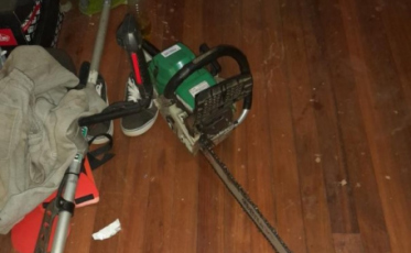 Homem é preso por tentativa de feminicídio com motosserra 