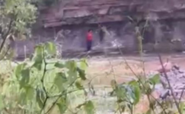 [Vídeo] Bombeiro e acampantes são resgatados após ficarem ilhados em Orleans