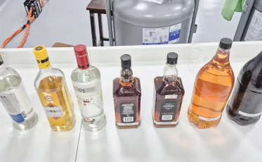 Cocal do Sul é alvo de operação contra fábricas clandestinas de bebidas com metanol