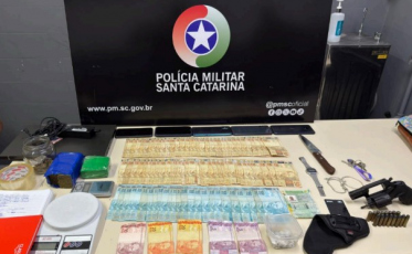 Homem é preso com diversos itens criminosos e CNH falsa
