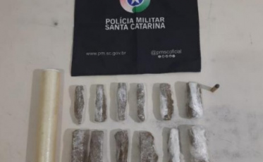 Homem é preso por tráfico de drogas e direção perigosa em Araranguá