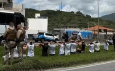 Briga entre torcidas interdita a BR-101 em SC: 'Bando de abobado'