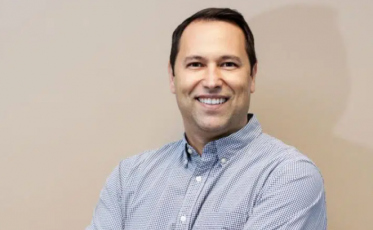 Economista Sincero supera O Primo Rico em ranking nacional; Saiba por quê