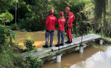 Treze de Maio: Bombeiros buscam por dois homens desaparecidos em cachoeira