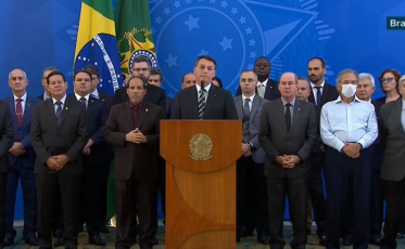 Crises políticas são causadas por falta de habilidade de Bolsonaro, avalia cientista politico