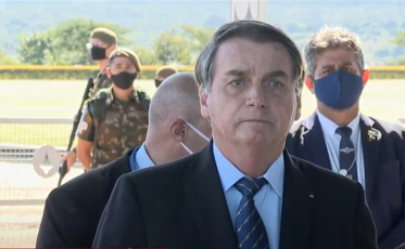 Após operação da PF, Bolsonaro critica: 