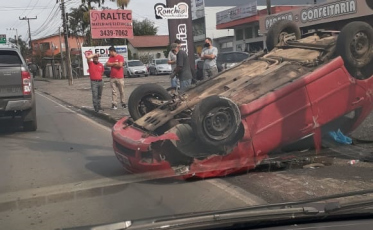 Perseguição termina em capotamento na Santa Luzia