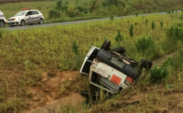 Capotamento na Via Rápida. Motorista sai ileso