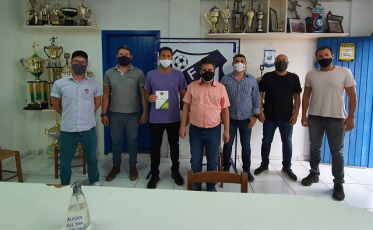 Caravaggio recebe representantes da FCF e sonda ingresso no futebol profissional