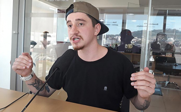 A vida de um youtuber que grava e edita seus vídeos