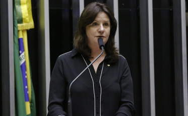 Carmen Zanotto defende políticas consistentes para pescadores