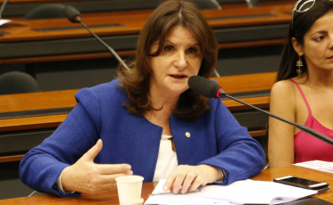 Deputada pede mais participação na revisão de portaria sobre câncer