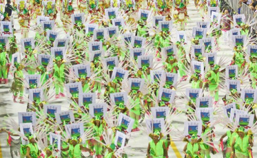 Carnaval: Diversão, turismo e movimento econômico