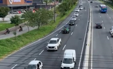 Mais de 600 veículos em carreata do setor gastronômico (VÍDEO)