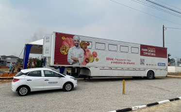 Governo de Içara inicia cursos nas carretas do Senai