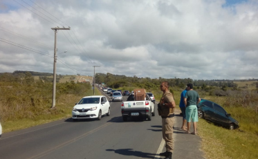 Acidente e trânsito lento pelo acesso Sul