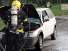 Veículo pega fogo próximo a hospital de Araranguá
